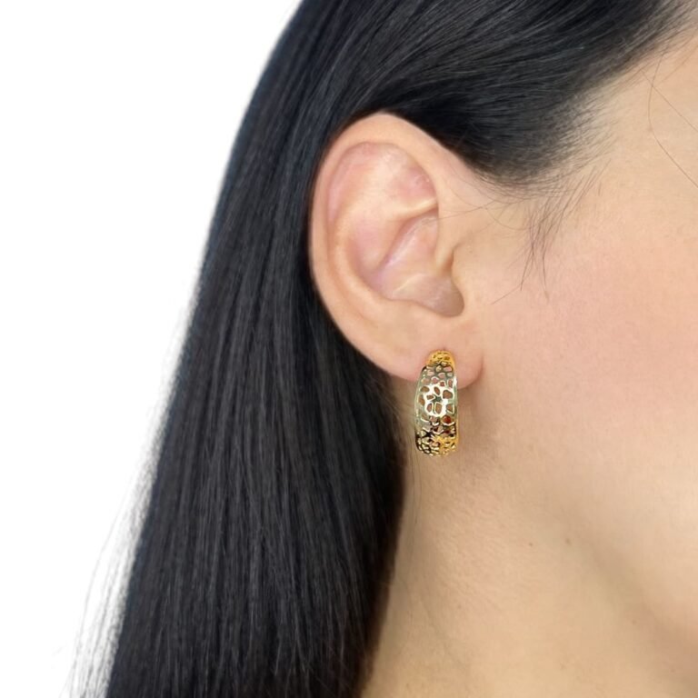 Brinco Meia Argola Detalhado Chapa - Semijoias com banho no Ouro 18K