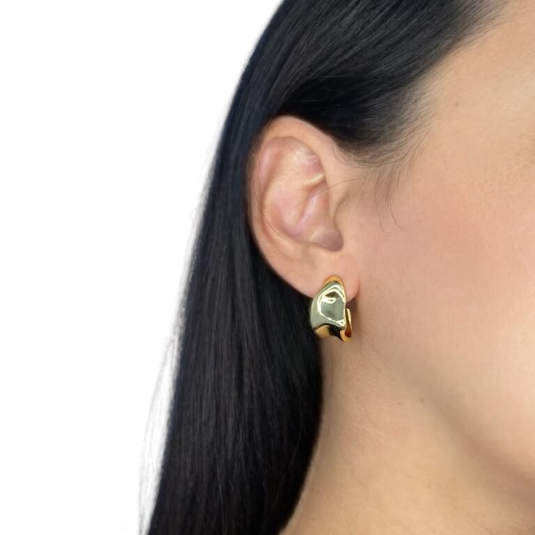 Brinco Orgânico Ondulado Meia Argola Maciço- Semijoias com banho no Ouro 18K