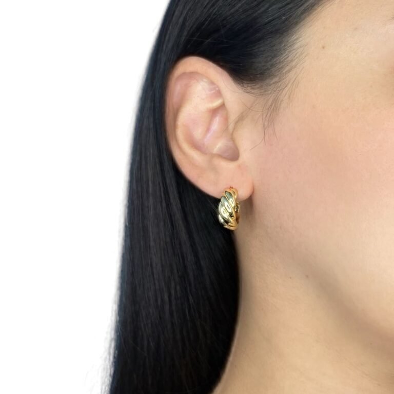 Brinco Meia Argola Maçico - Semijoias com banho no Ouro 18K