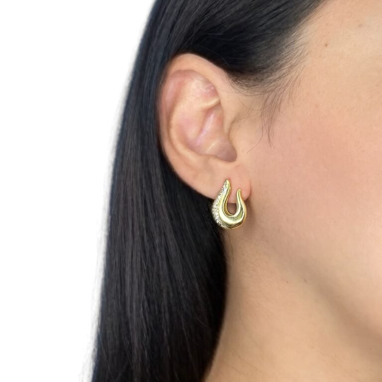 Brinco U Liso e Cravejado - Semijoias no ouro 18K